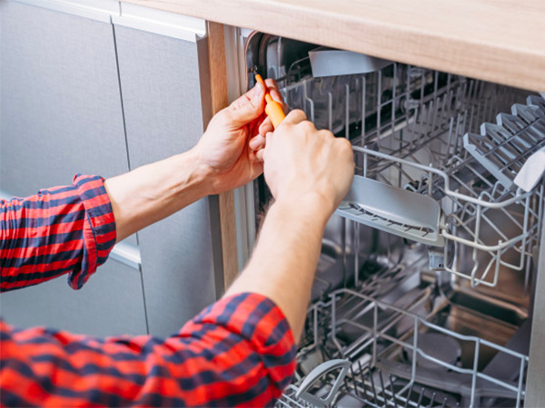 Dishwasher Repairman Image