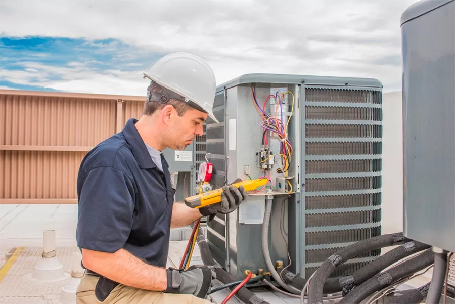 AC repair technician doing AC maintenance